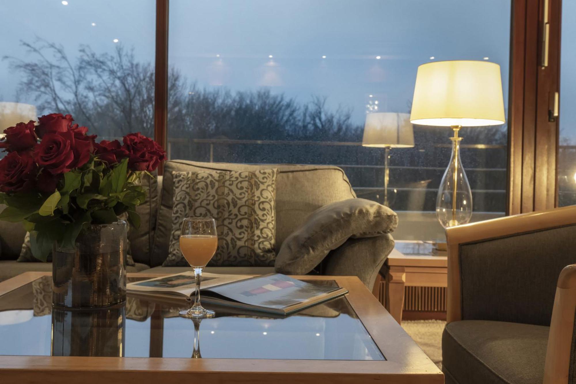 Maritim Hotel Bellevue Кил Екстериор снимка